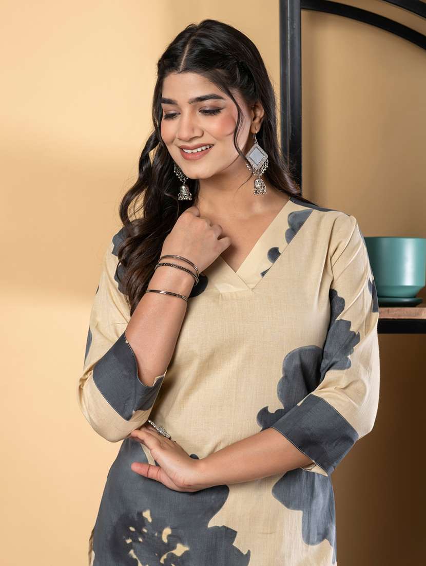 women three quarter sleeve kurta and pant set - 22058512 -  Standard Image - 4