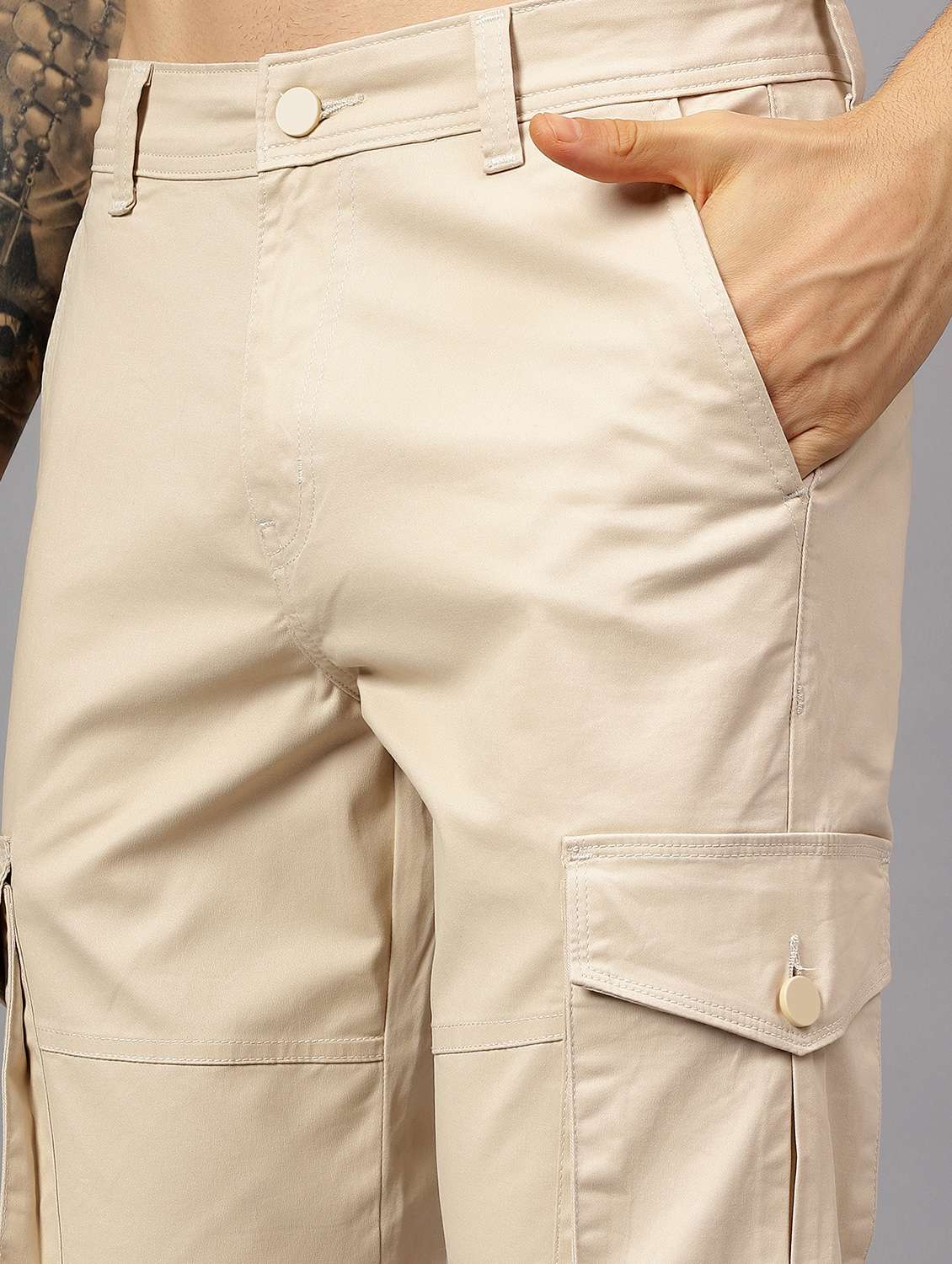 men solid mid rise regular fit cargo - 22058764 - Standard Image - 4