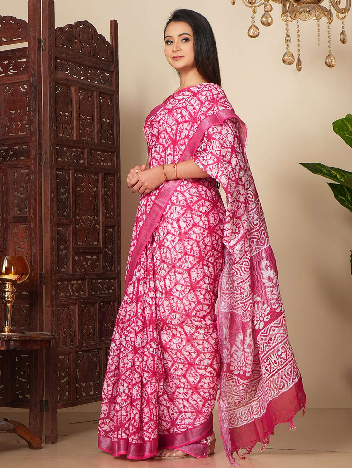 women printed casual wear saree with blouse - 22058775 -  Standard Image - 1