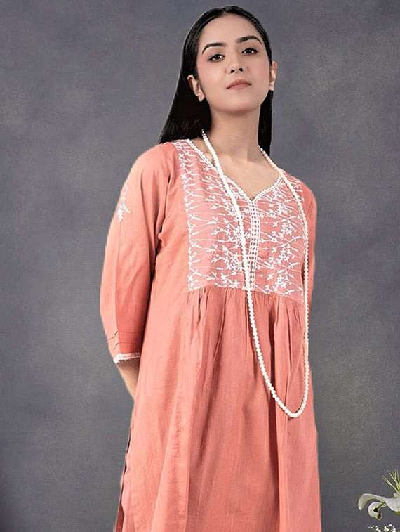 women three quarter sleeve kurta pant set - 22058978 -  Standard Image - 4