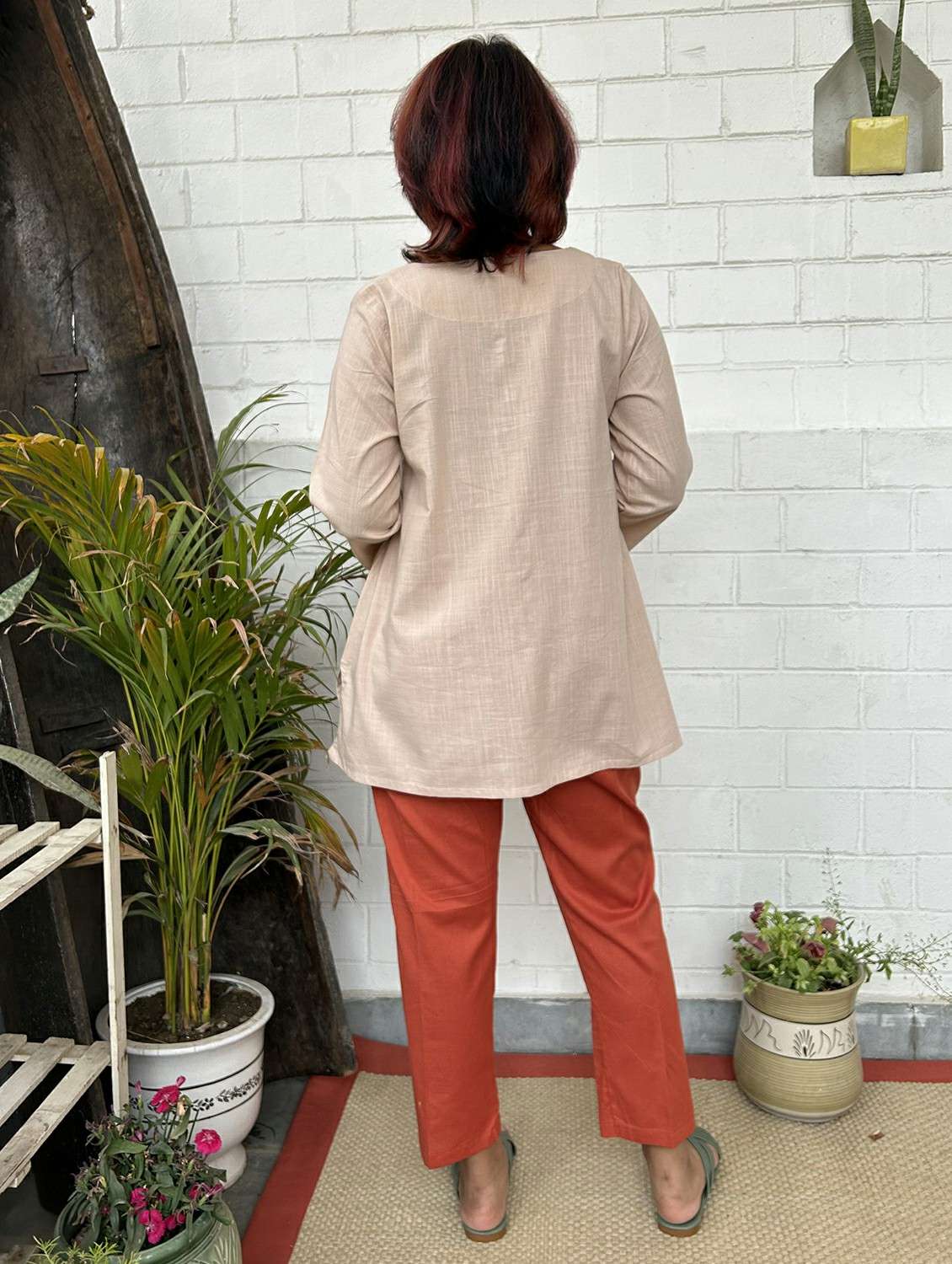 women self design three quarter sleeve kurta pant set - 22059104 -  Standard Image - 4