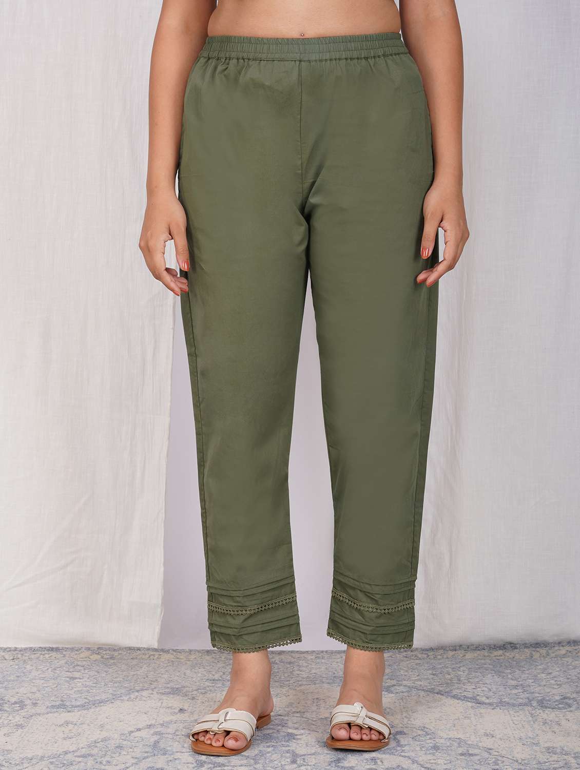 women solid mid rise cigarette pants