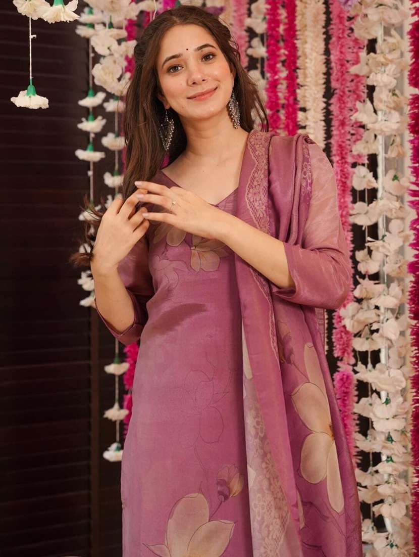 women floral three quarter sleeve kurta pant with dupatta set - 22060154 - Standard Image - 4