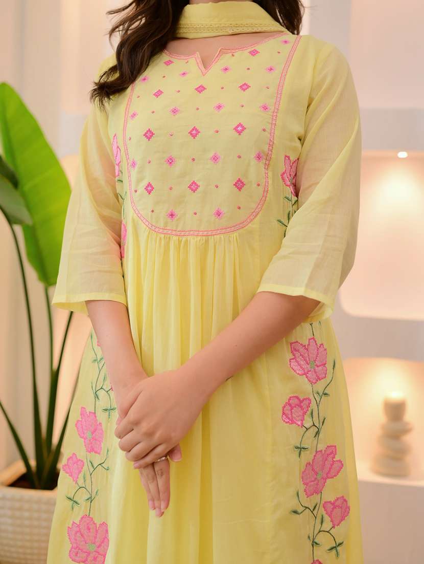 women three quarter sleeve kurta pant with dupatta set - 22060170 - Standard Image - 4
