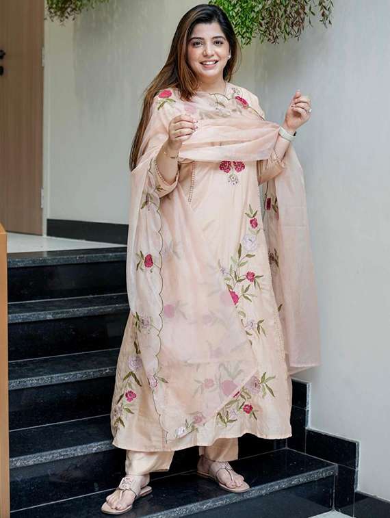 women three quarter sleeve kurta pant with dupatta set - 22060171 -  Standard Image - 1