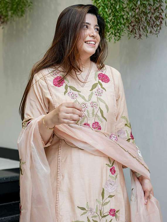 women three quarter sleeve kurta pant with dupatta set - 22060171 - Standard Image - 4