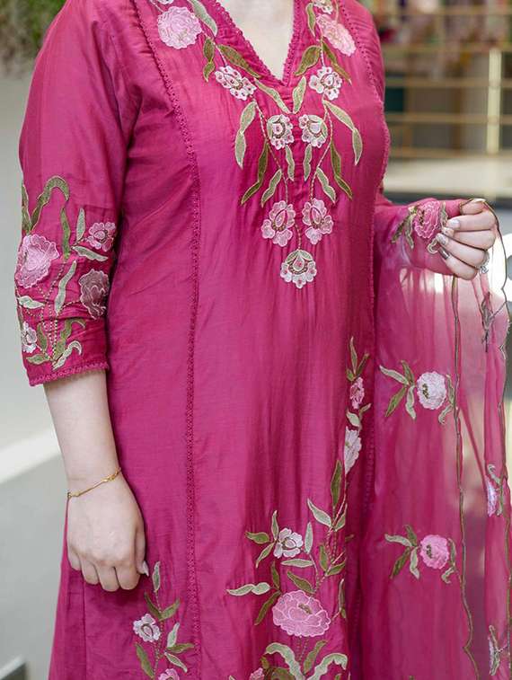 women three quarter sleeve kurta pant with dupatta set - 22060172 - Standard Image - 4