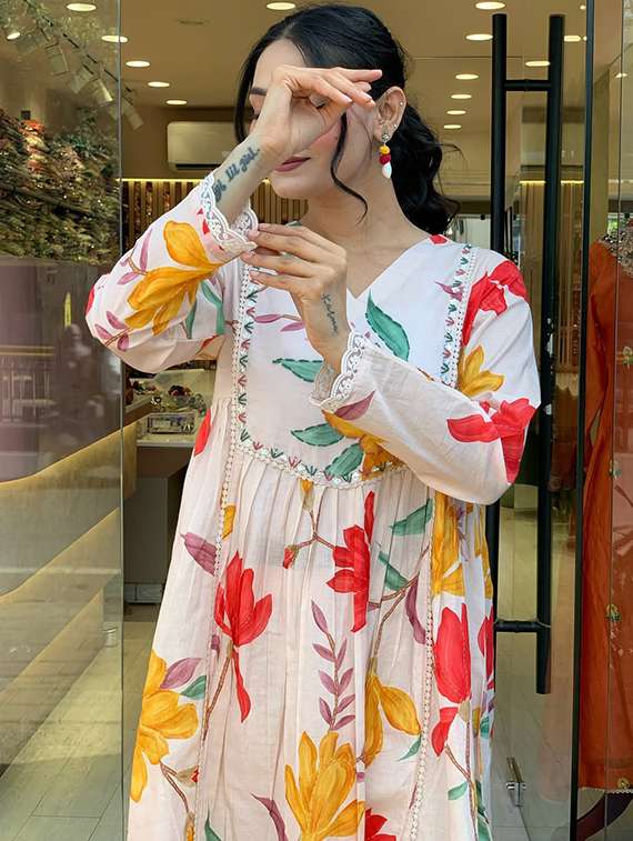 women floral long sleeve kurta pant with dupatta set - 22060174 - Standard Image - 4