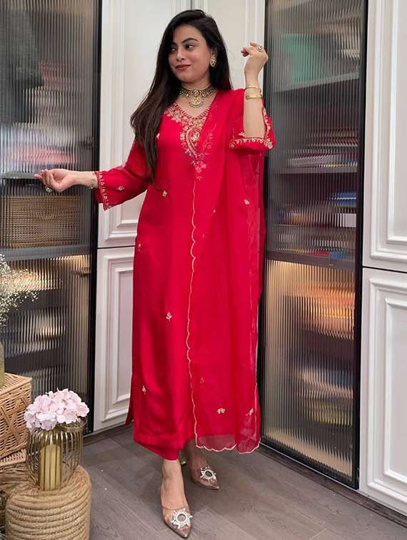 women three quarter sleeve kurta pant with dupatta set - 22060181 -  Standard Image - 1