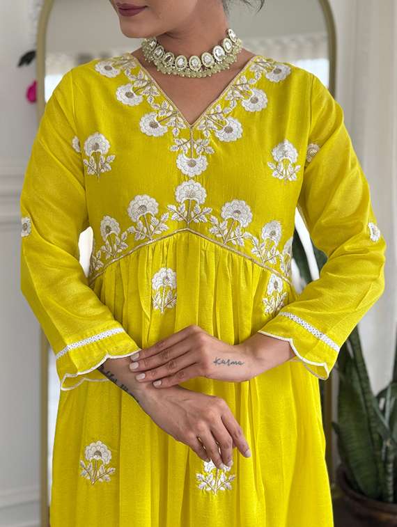 women embroidered long sleeve kurta pant with dupatta set - 22060190 - Standard Image - 4