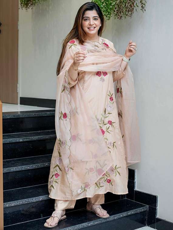 women three quarter sleeve kurta pant with dupatta set
