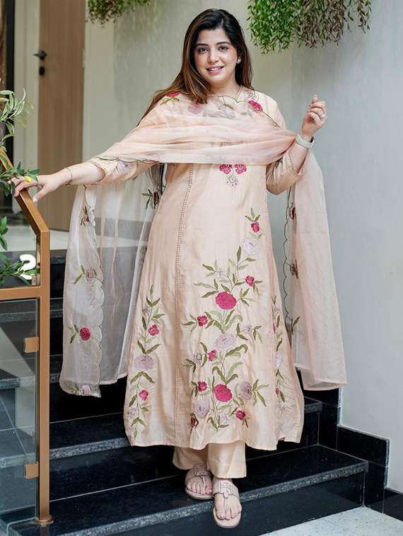 women three quarter sleeve kurta pant with dupatta set - 22060191 -  Standard Image - 1