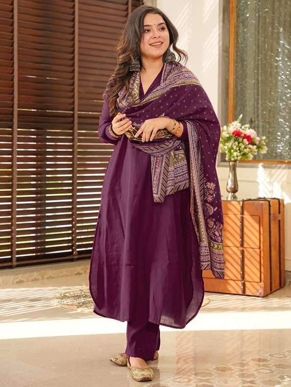 women three quarter sleeve kurta pant with dupatta set - 22060193 -  Standard Image - 1
