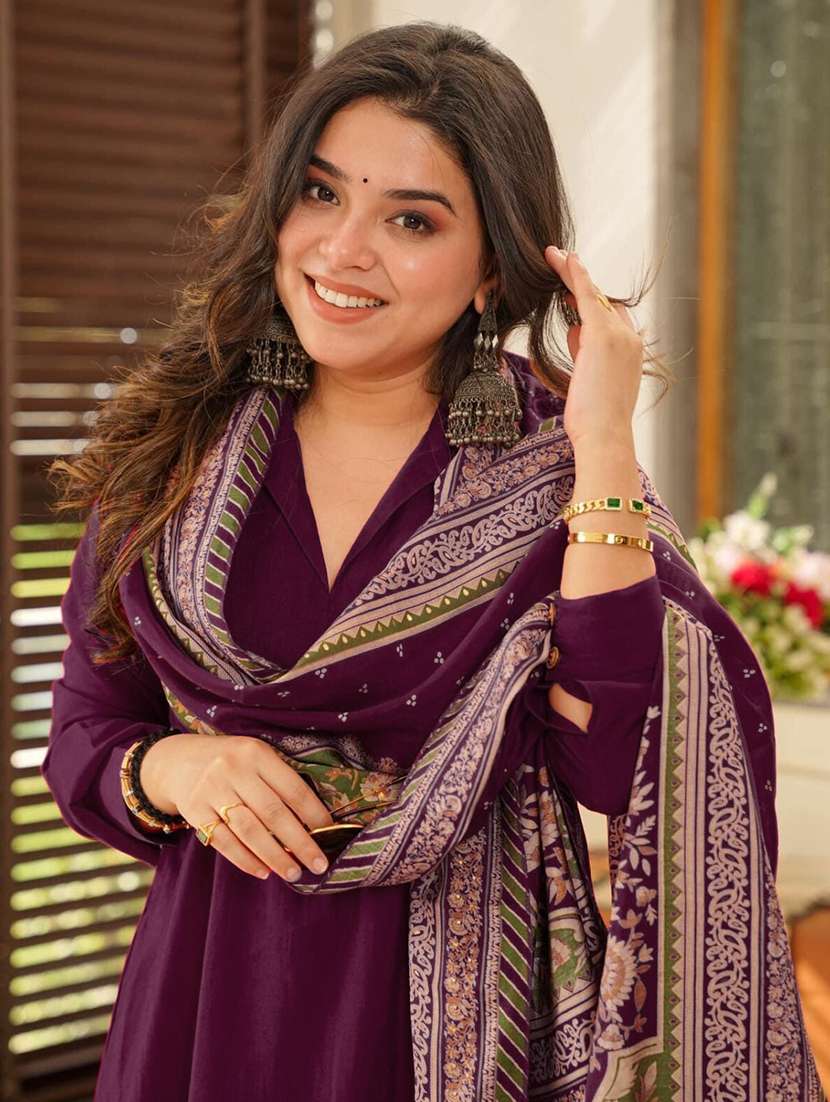 women three quarter sleeve kurta pant with dupatta set - 22060193 - Standard Image - 4
