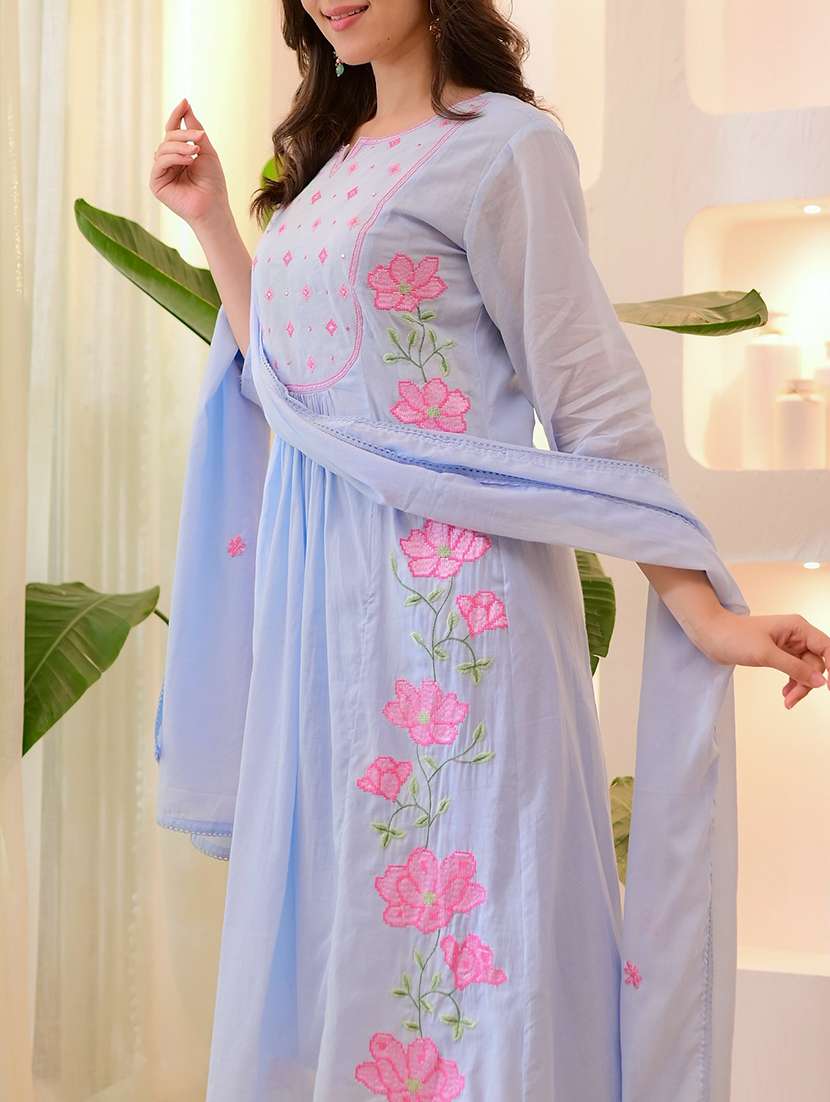 women three quarter sleeve kurta pant with dupatta set - 22060194 - Standard Image - 4