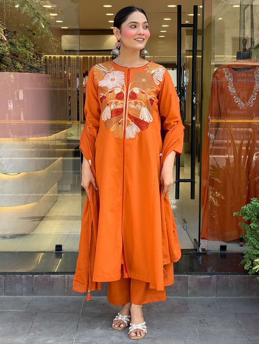 women three quarter sleeve kurta pant with dupatta set - 22060206 - Standard Image - 4