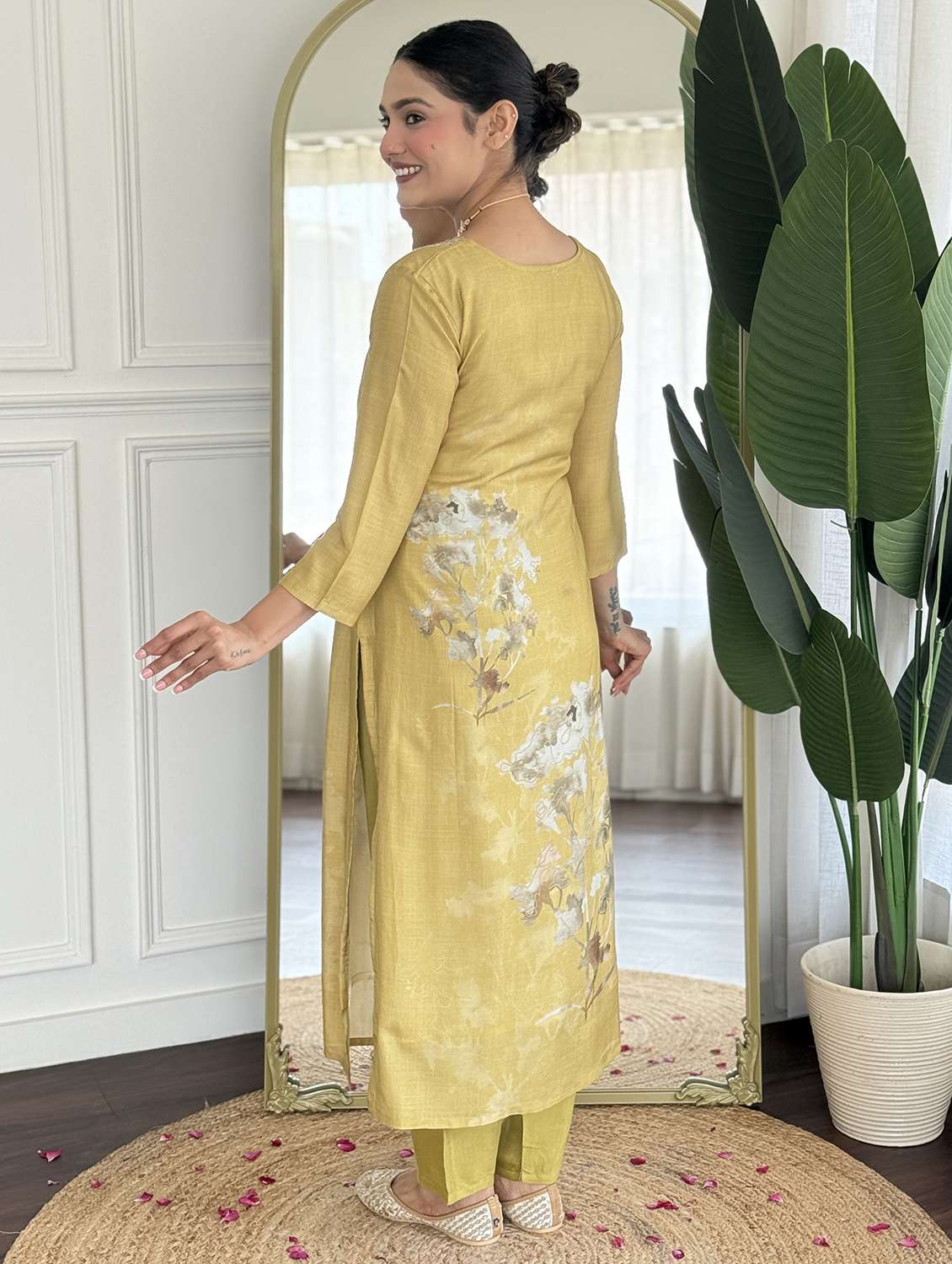 women three quarter sleeve kurta pant with dupatta set - 22060209 -  Standard Image - 1