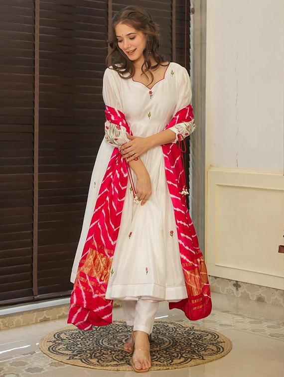 women three quarter sleeve kurta pant with dupatta set - 22060223 - Zoom Image - 0