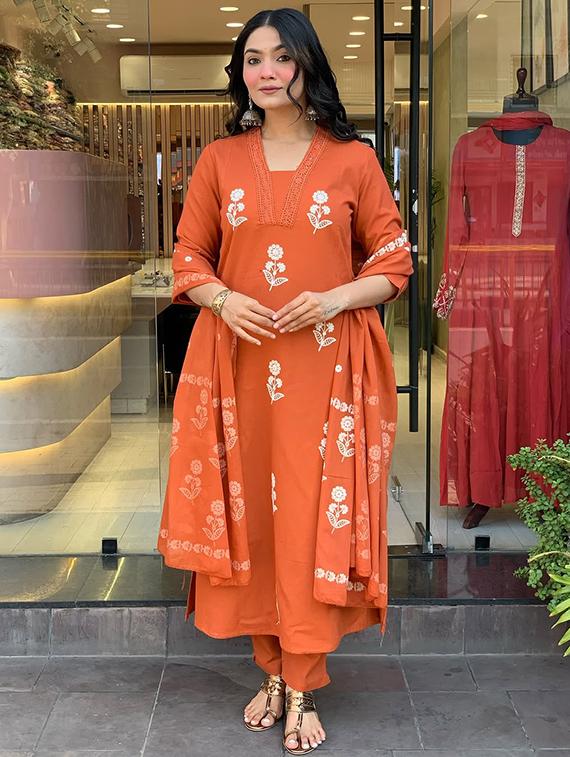 women three quarter sleeve kurta pant with dupatta set - 22060228 - Standard Image - 1