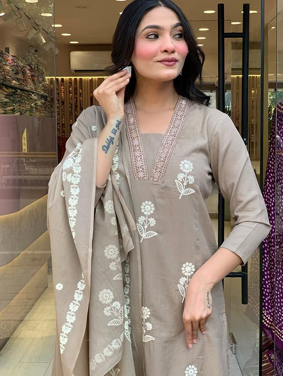 women three quarter sleeve kurta pant with dupatta set - 22060236 - Standard Image - 4