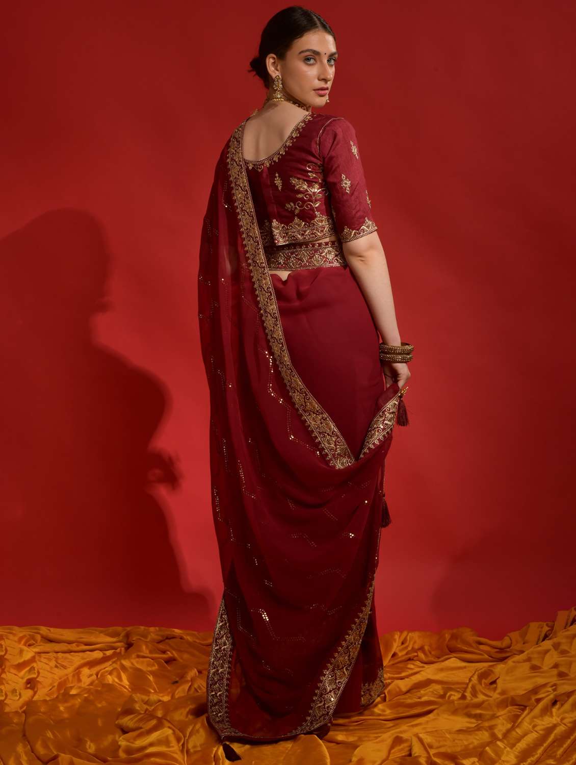 women solid with work embroidered saree with blouse - 22060533 - Standard Image - 4