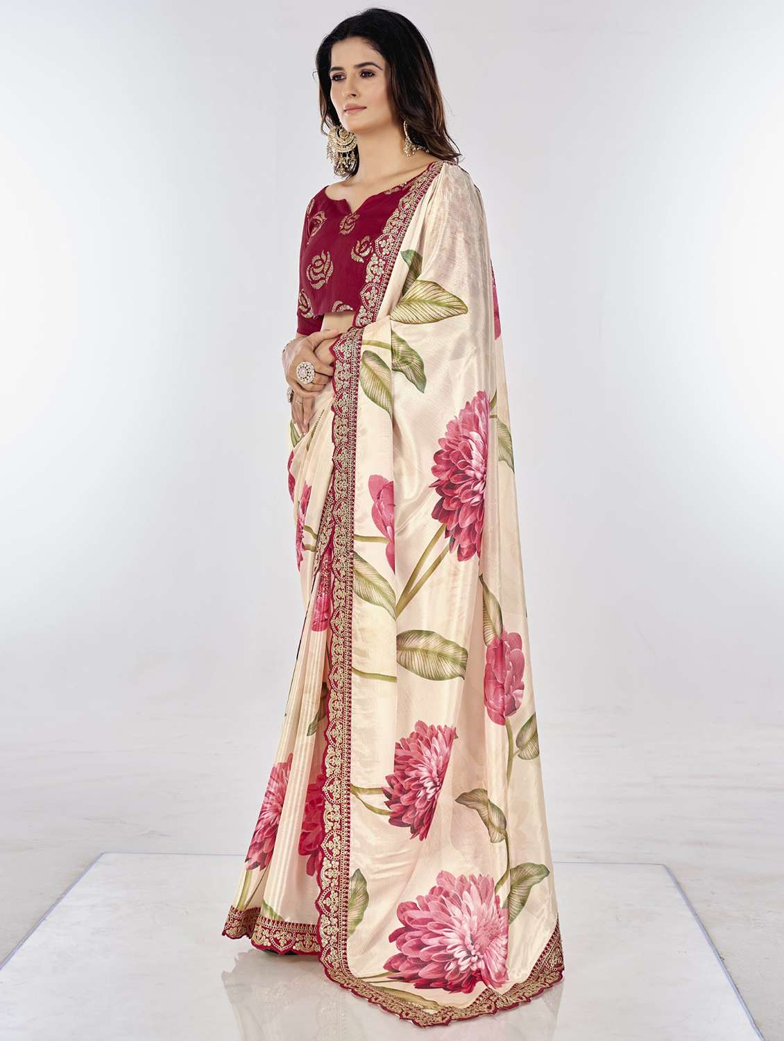 women floral printed bordered saree with blouse - 22060568 -  Standard Image - 1
