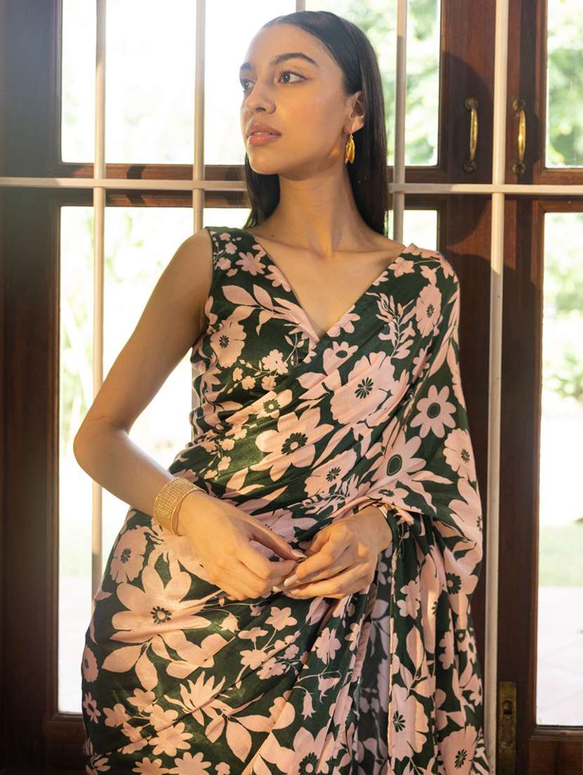 Women Floral Printed Saree With Blouse