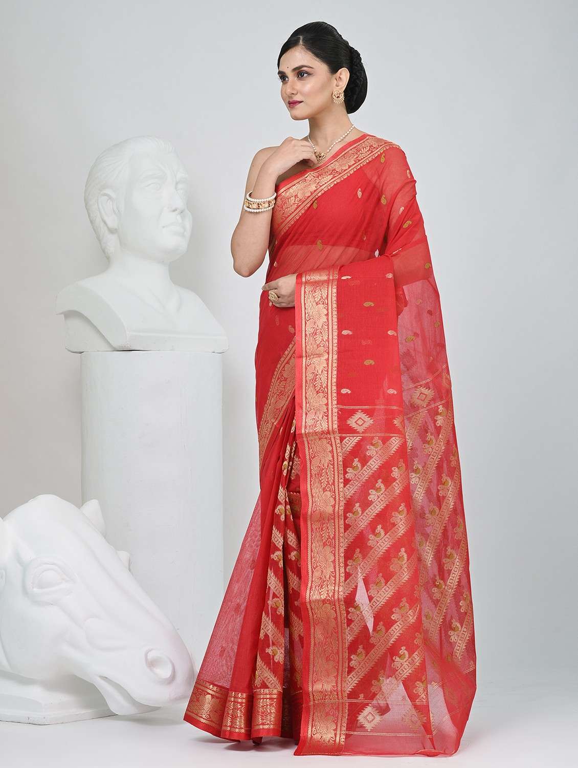 Women Self Design Tant Saree