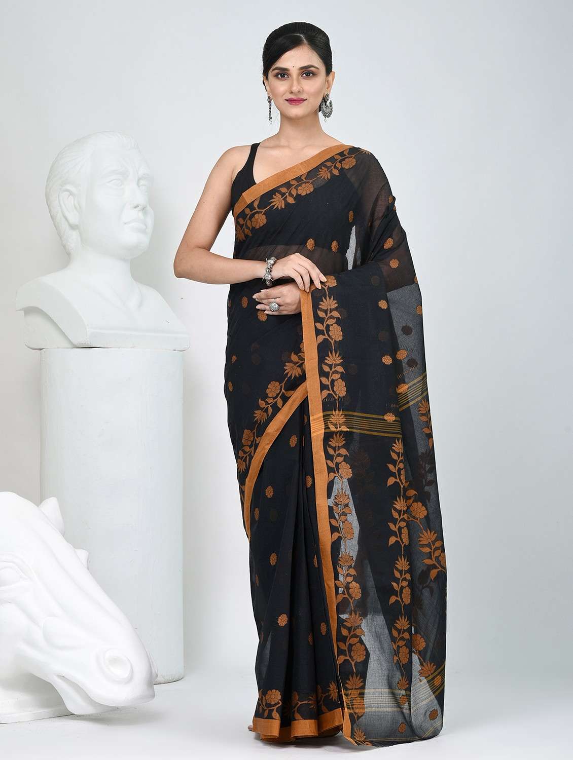 women self design tant saree