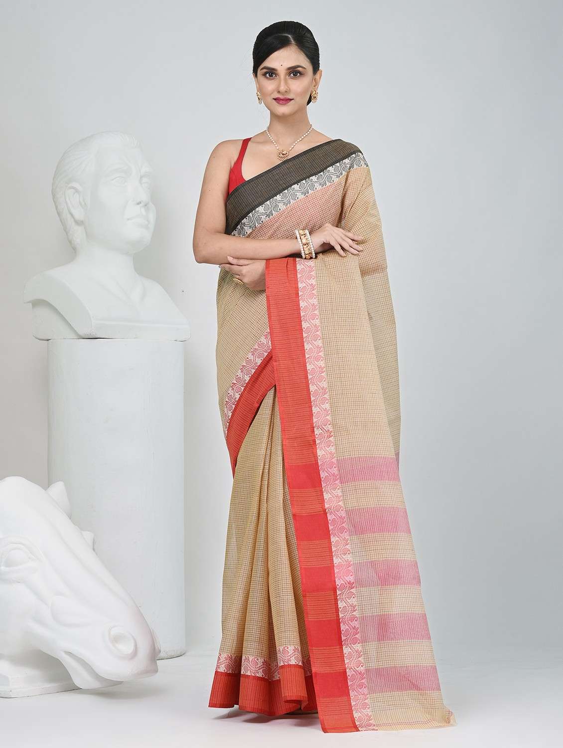women checkered handloom saree