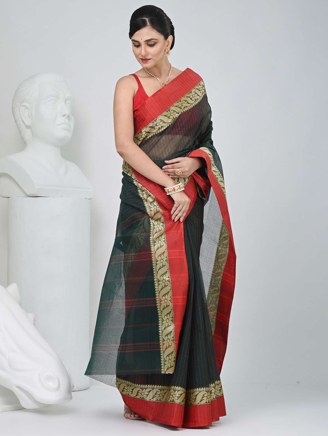 women striped tant saree - 22060663 -  Standard Image - 1