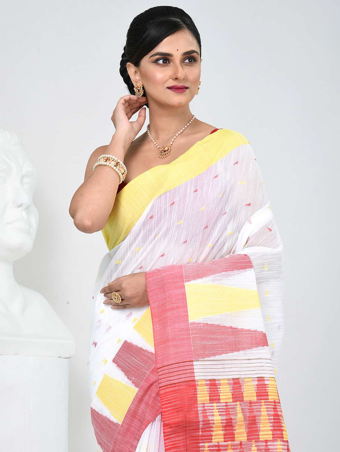 women self design handloom saree with blouse - 22060669 -  Standard Image - 4