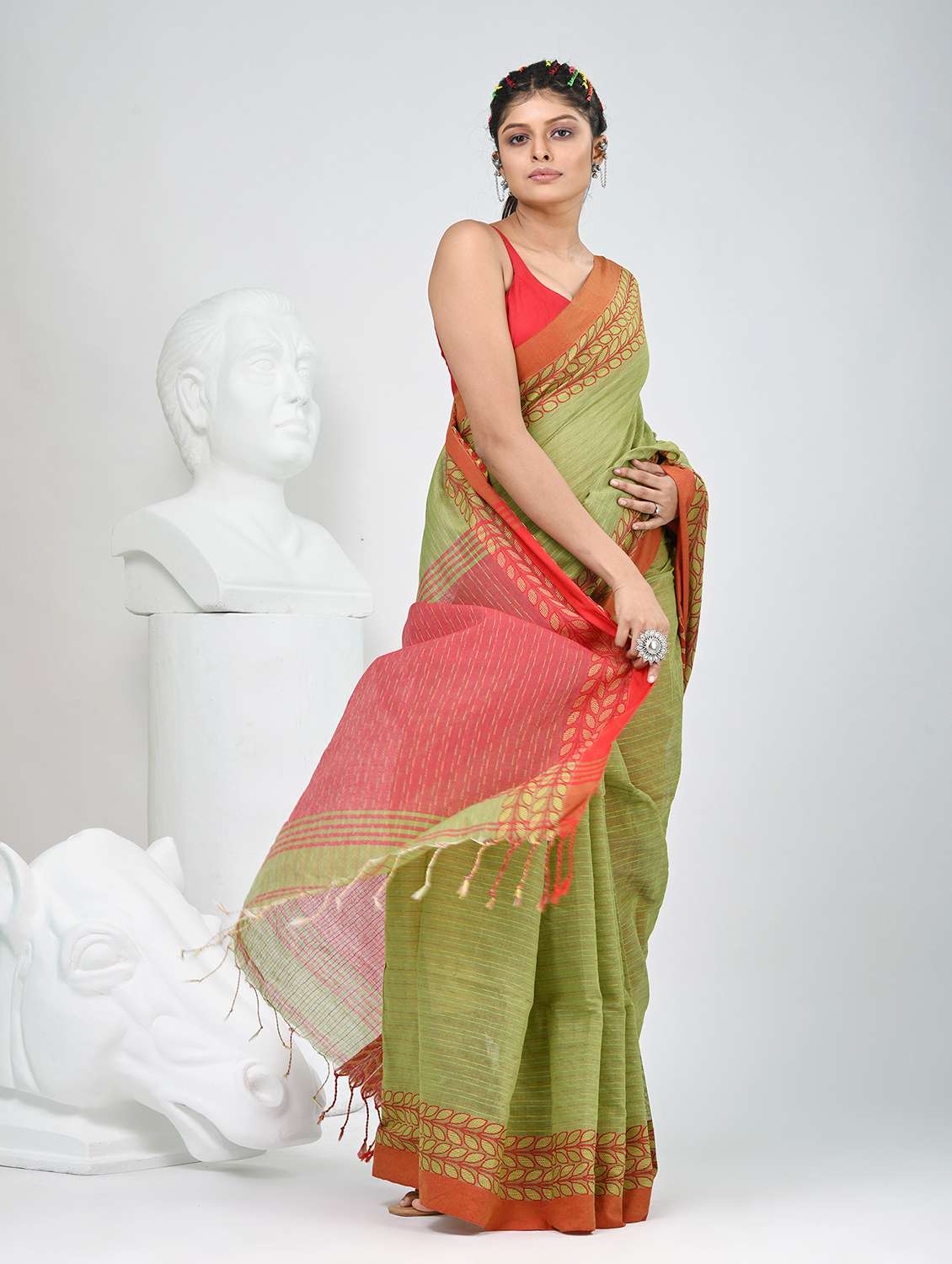 women self design handloom saree with blouse - 22060675 -  Standard Image - 4
