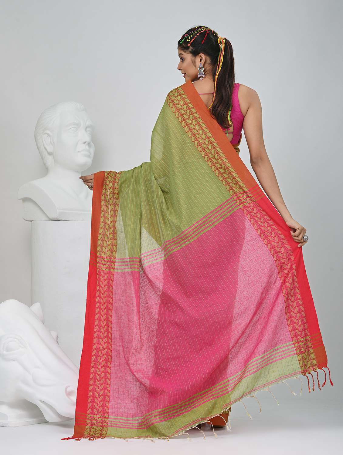 women self design handloom saree with blouse - 22060676 -  Standard Image - 4
