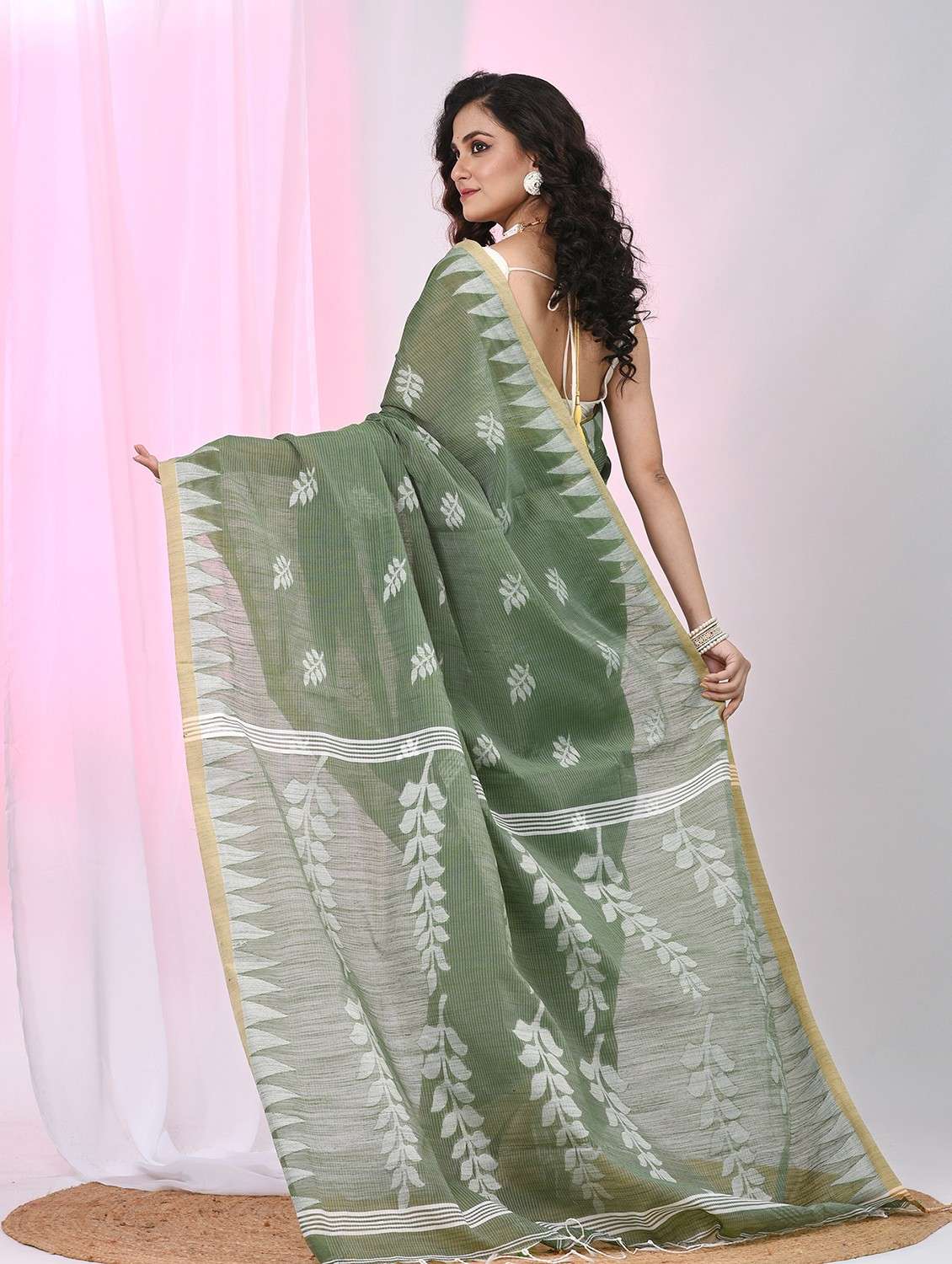 women self design handloom saree with blouse - 22060679 -  Standard Image - 4