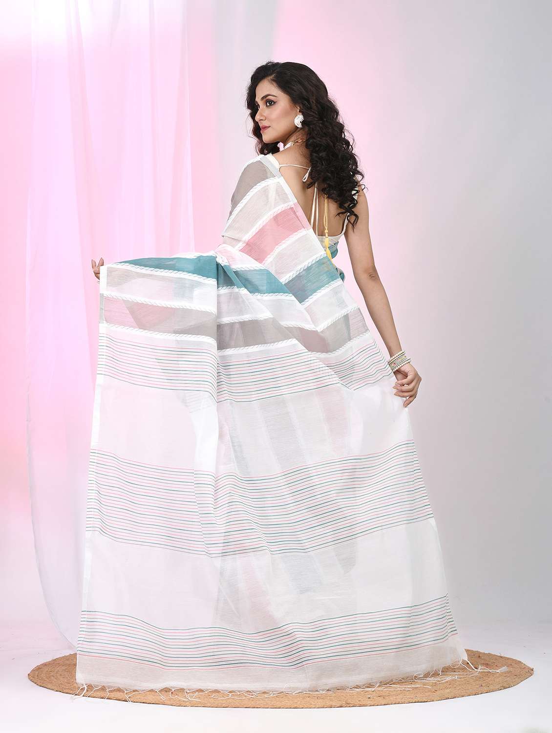 women striped handloom saree with blouse - 22060685 -  Standard Image - 4