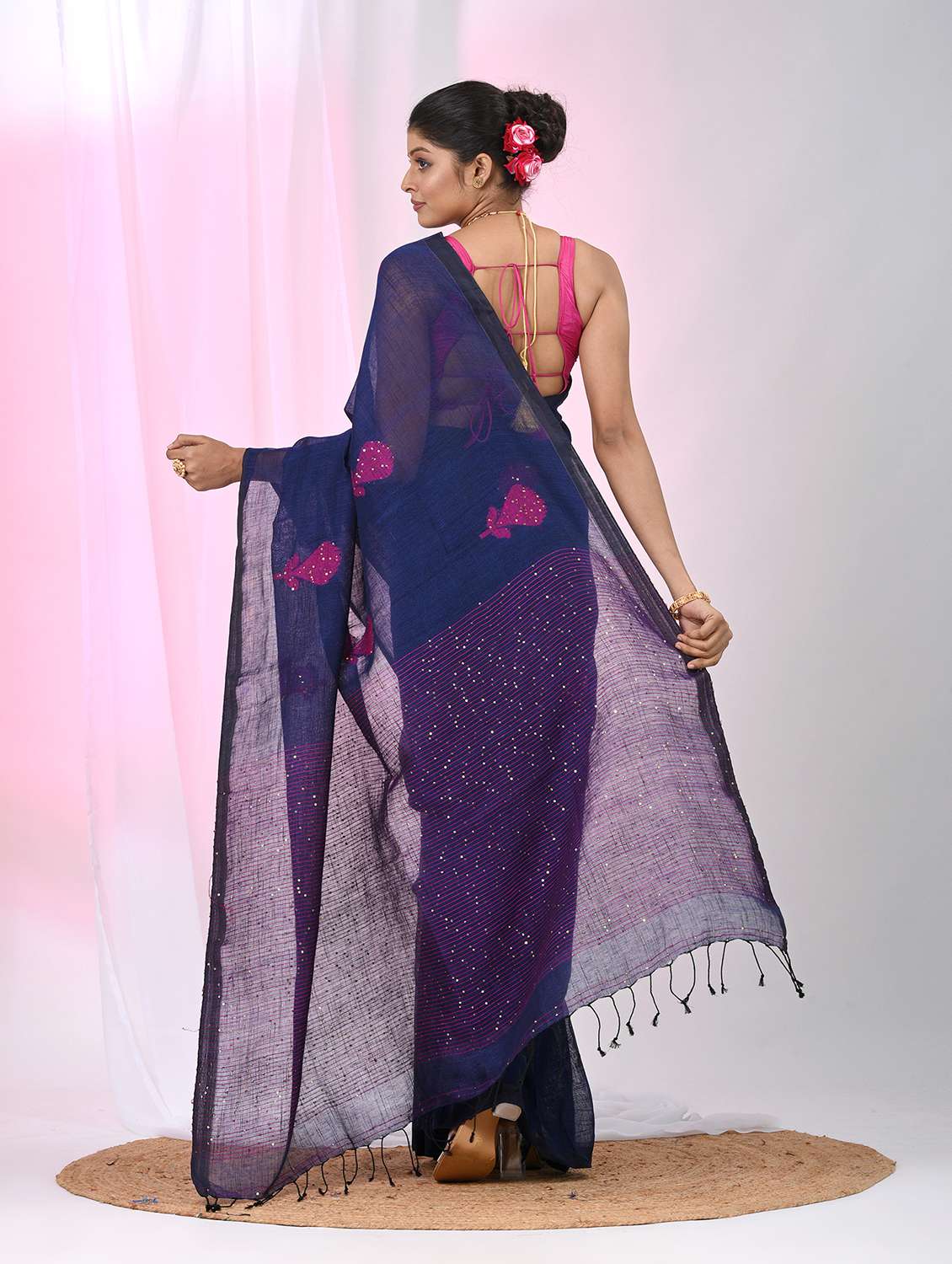 women self design handloom saree with blouse - 22060692 - Standard Image - 4