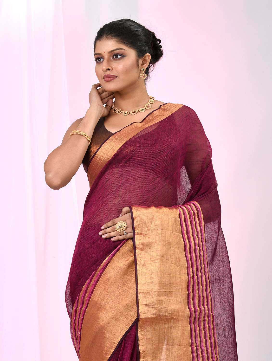 women self design handloom saree with blouse - 22060694 - Standard Image - 1