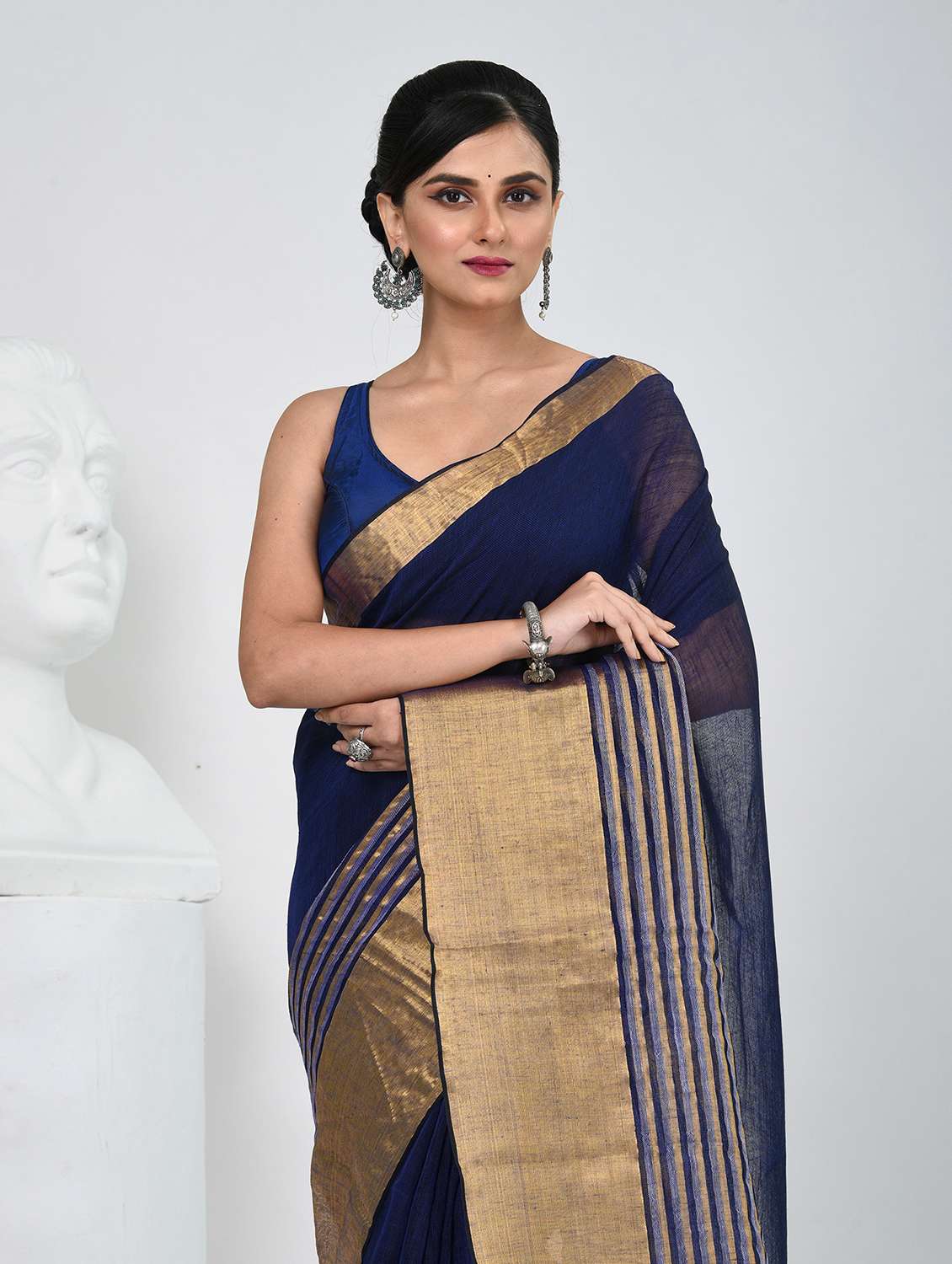 women self design handloom saree with blouse - 22060697 - Standard Image - 1