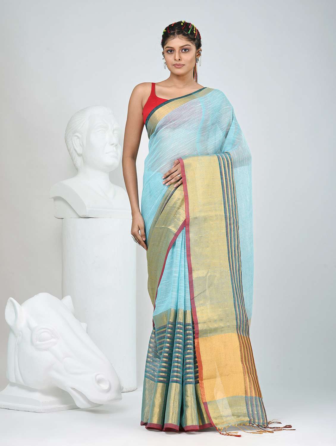 women self design handloom saree with blouse