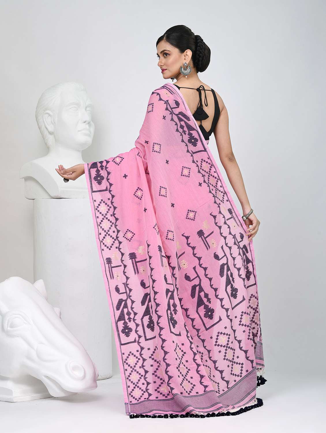 women self design handloom saree with blouse - 22060704 - Standard Image - 4