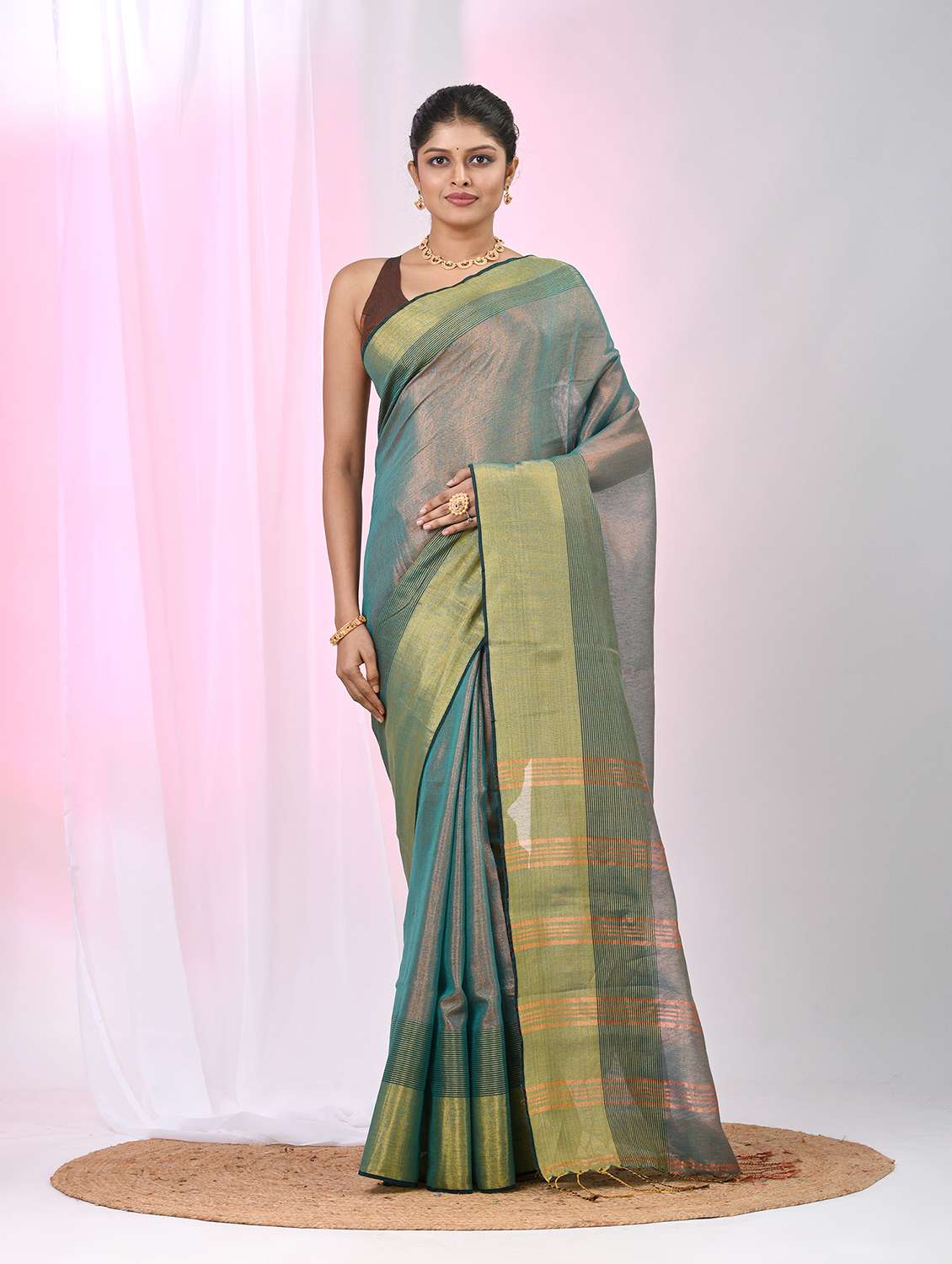 women solid with bordered handloom saree with blouse