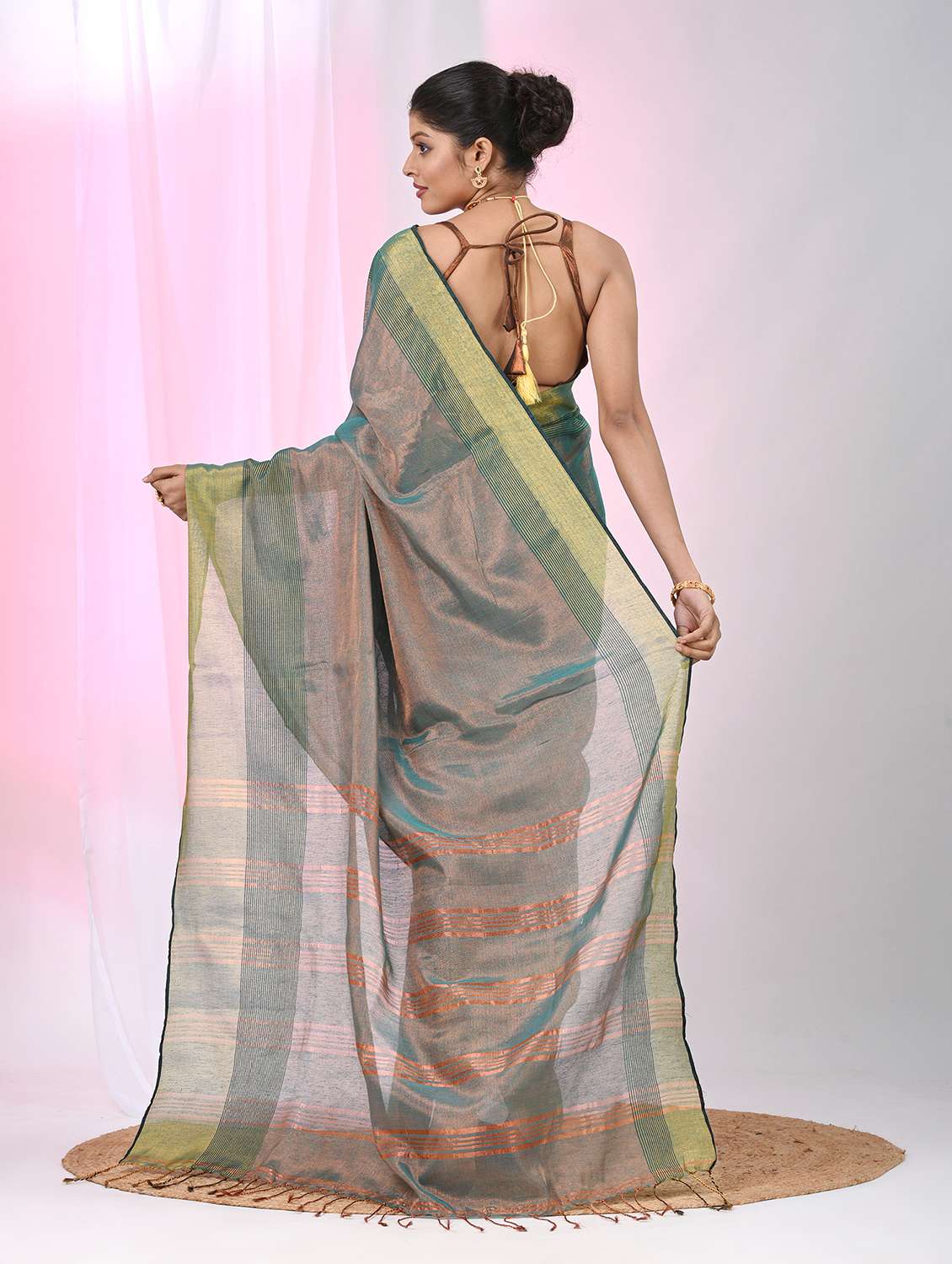 women solid with bordered handloom saree with blouse - 22060710 -  Standard Image - 4