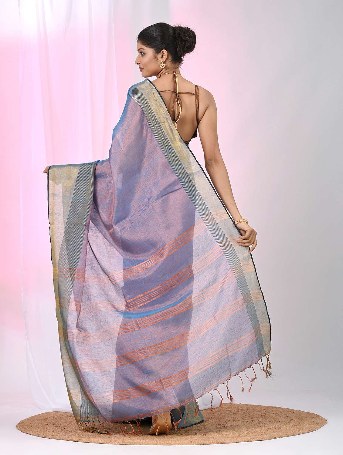 women solid with bordered handloom saree with blouse - 22060712 -  Standard Image - 4