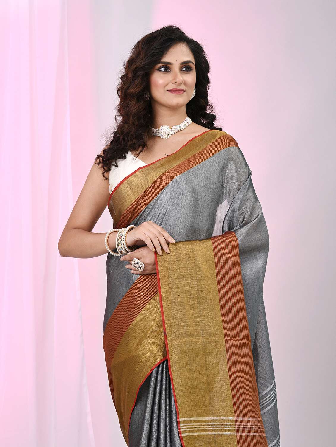women solid with bordered handloom saree with blouse - 22060713 -  Standard Image - 1