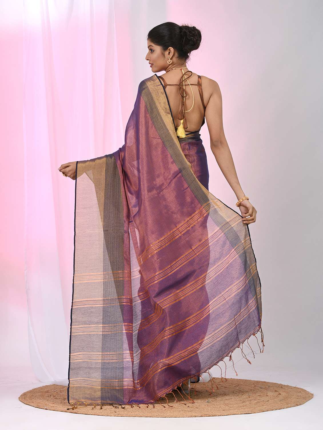 women solid with bordered handloom saree with blouse - 22060714 -  Standard Image - 4