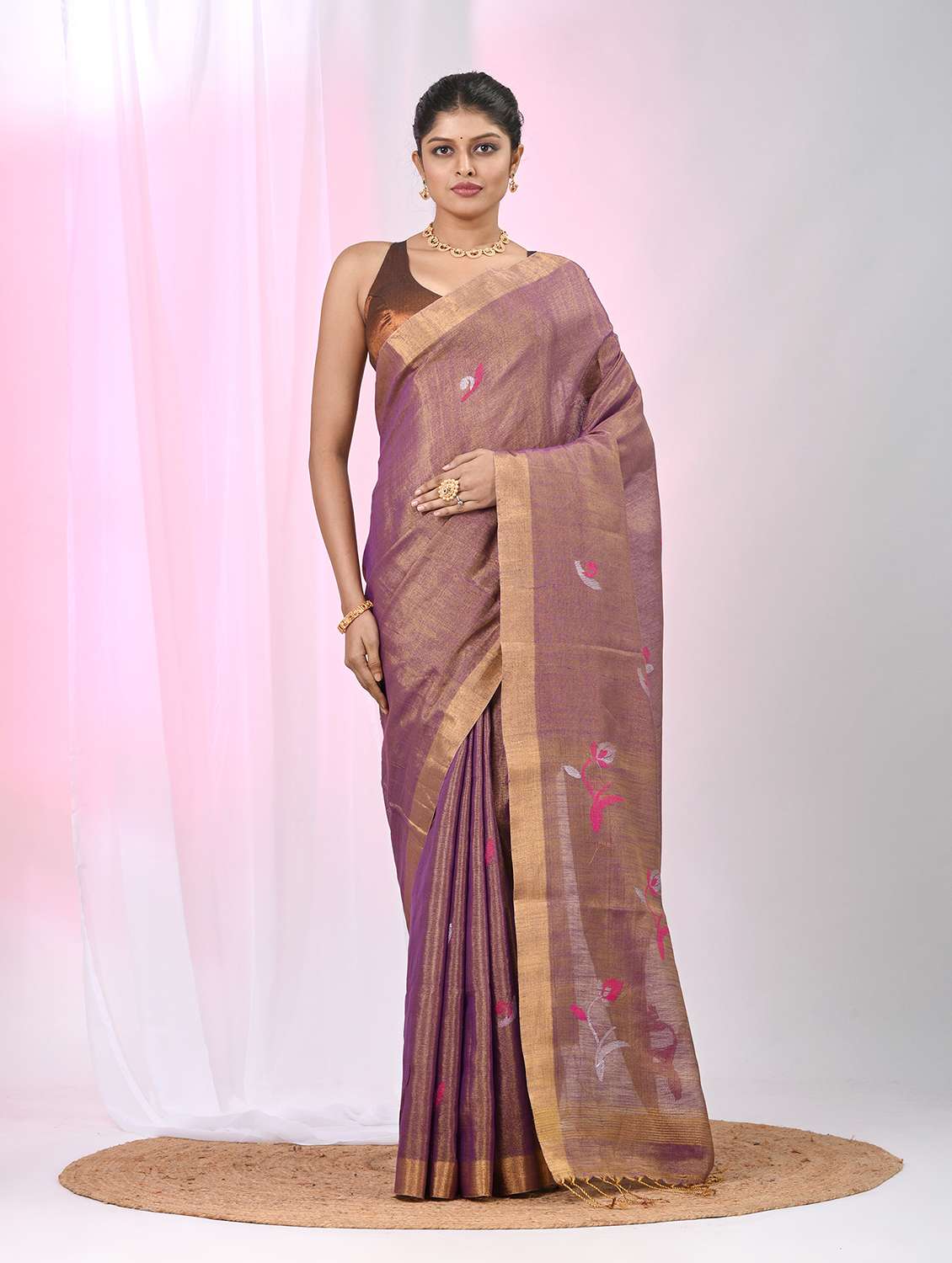 women self design handloom saree with blouse