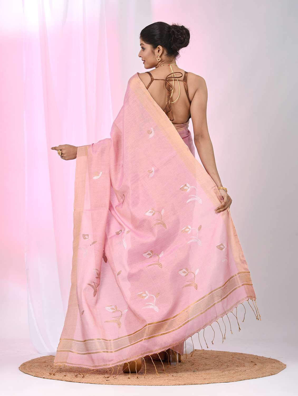women self design handloom saree with blouse - 22060719 - Standard Image - 4