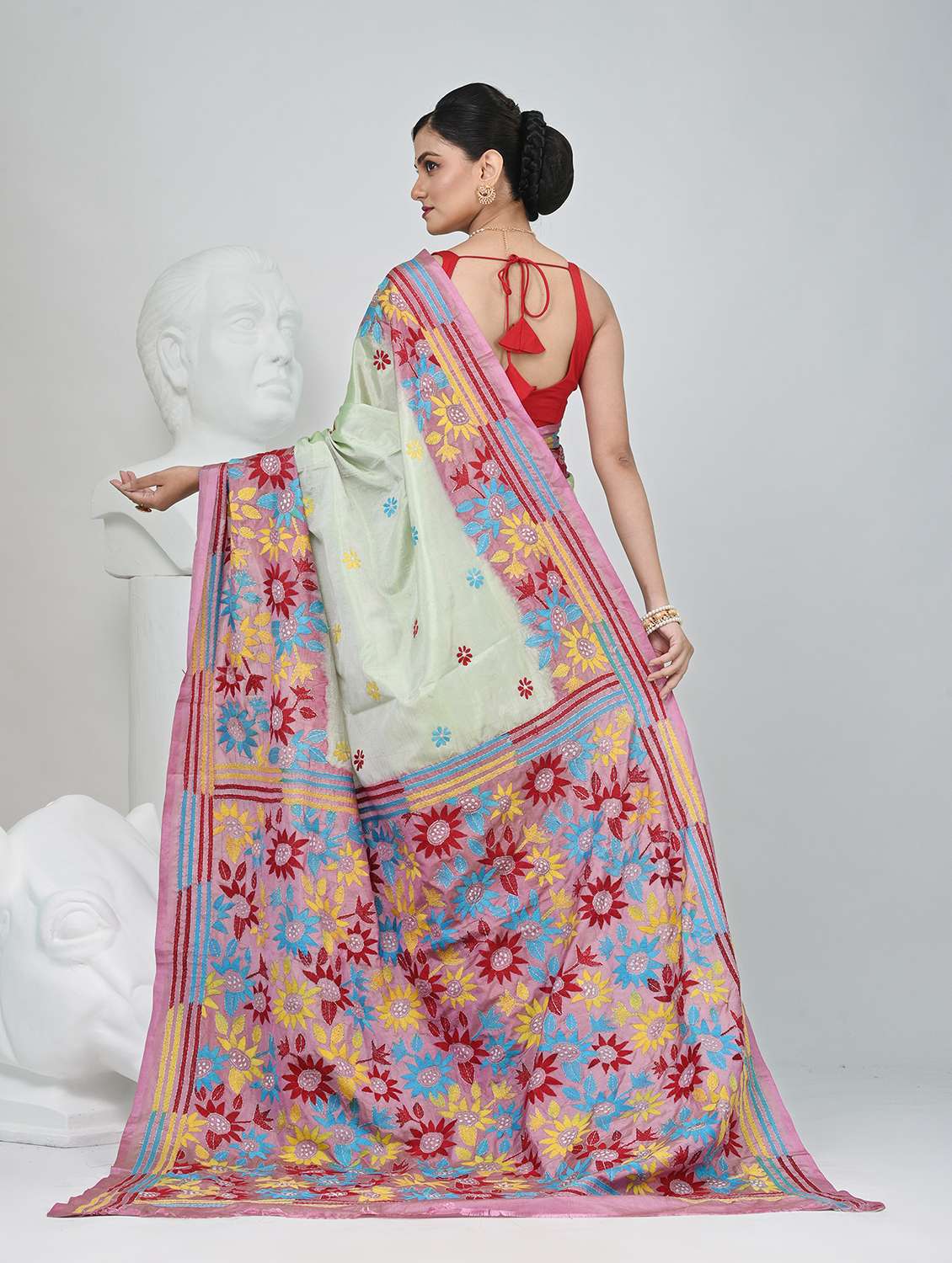 women solid with work handloom saree with blouse - 22060734 - Standard Image - 4