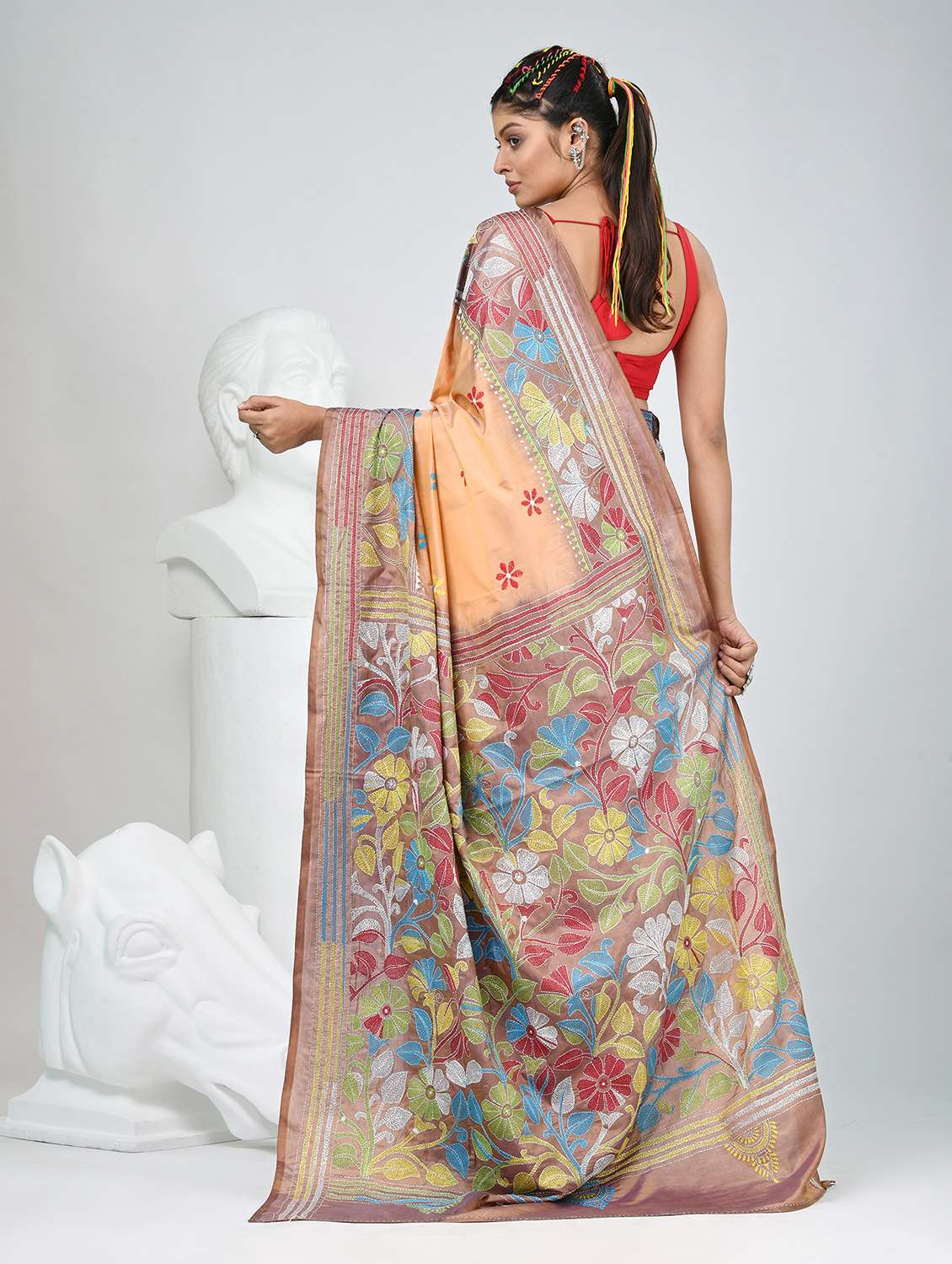 women solid with work handloom saree with blouse - 22060735 - Standard Image - 4